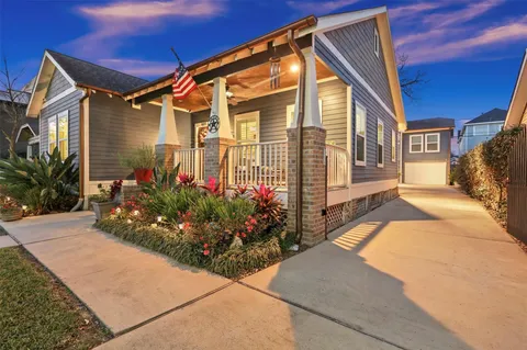 $950,000 | 823 East 27th Street, Houston, TX 77009