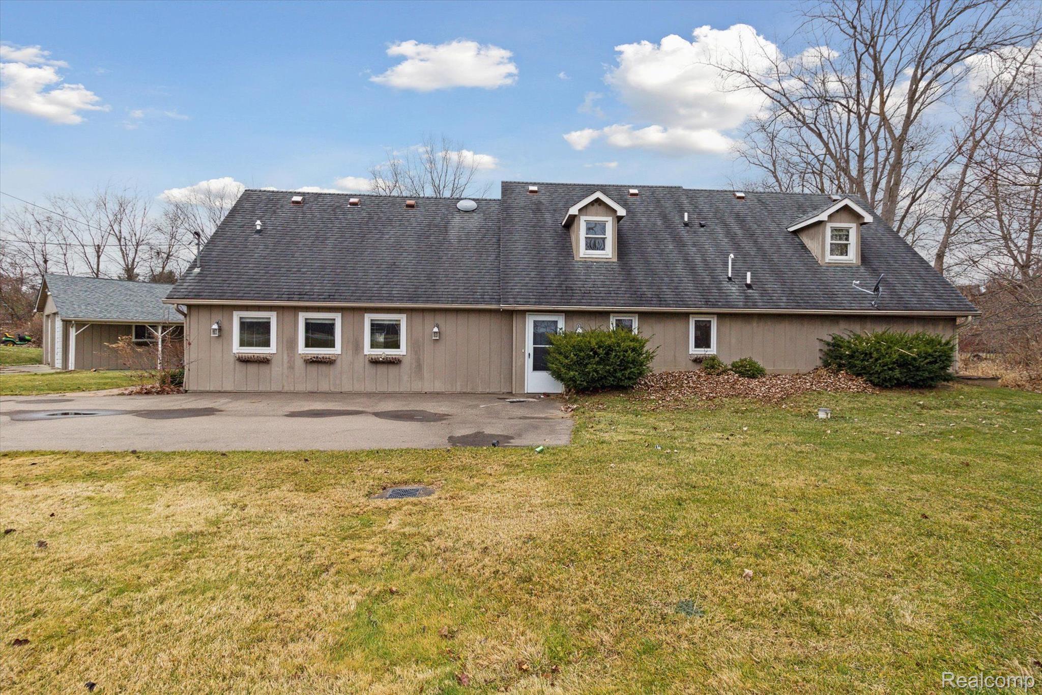 15448 Lobdell Road Linden, MI 48451 - Photo 8 of 63 Gallery Image 8