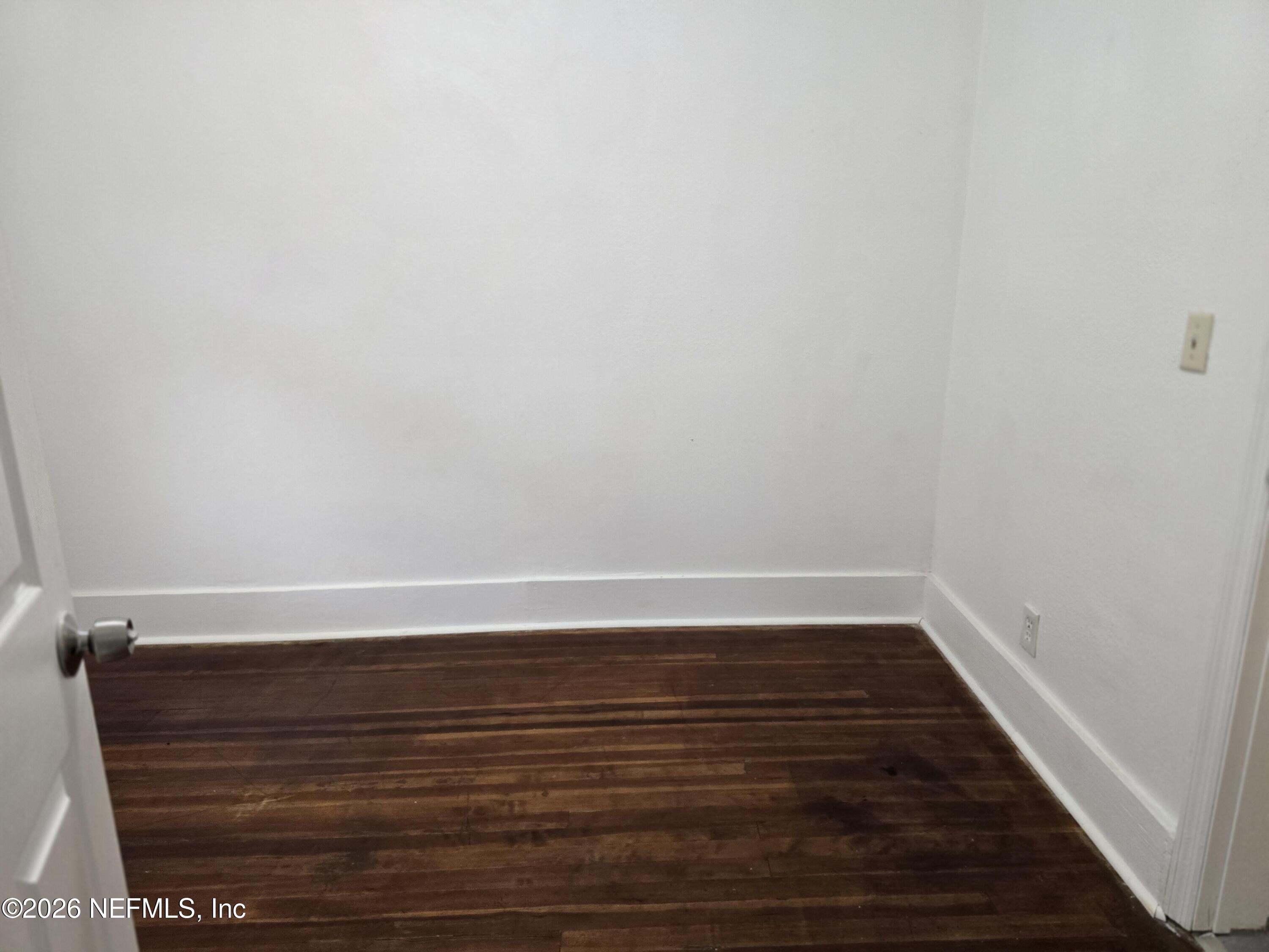 4710 Springfield Boulevard Jacksonville, FL 32206 - Photo 11 of 28 a view of room with wooden floor