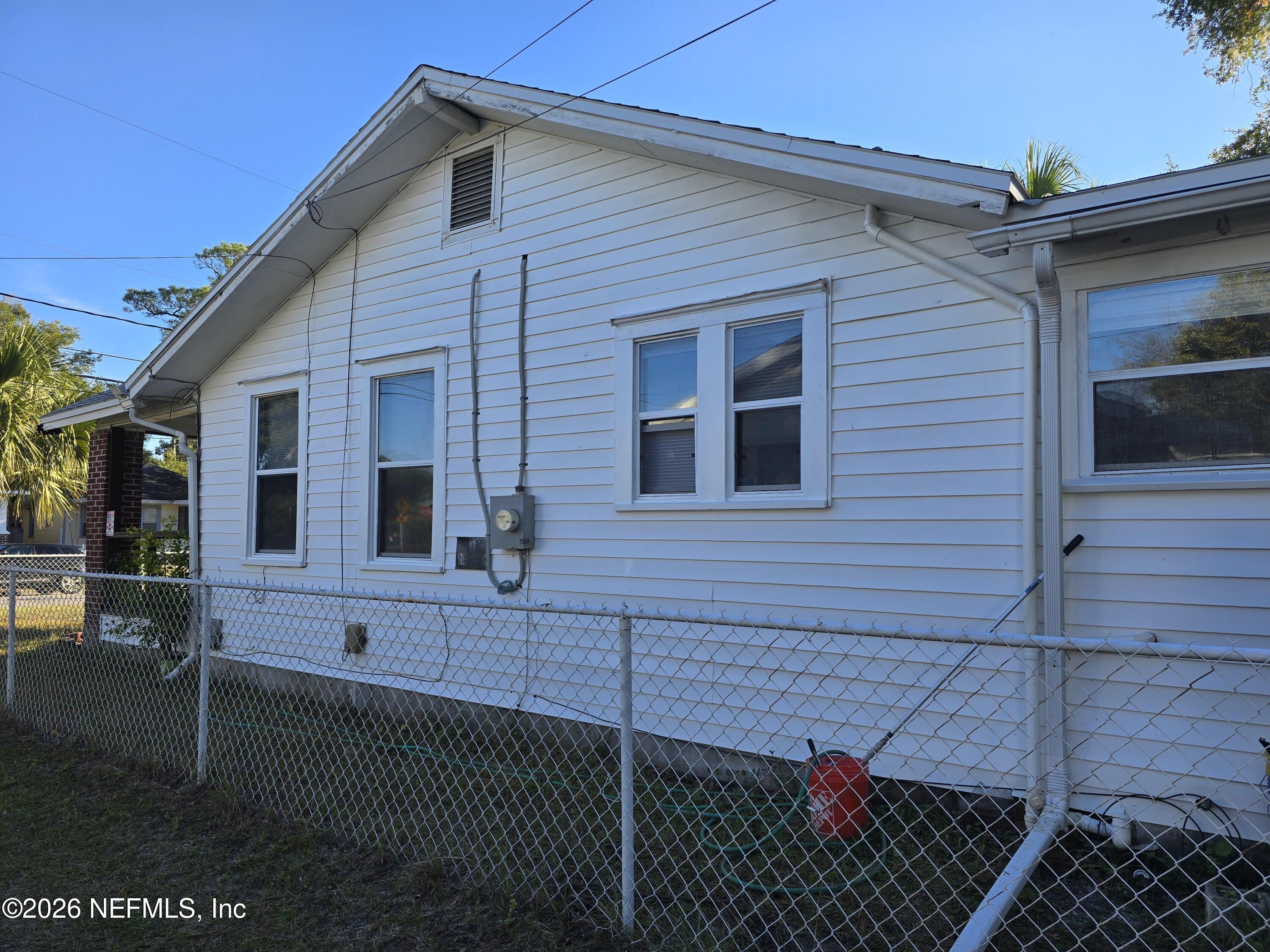 4710 Springfield Boulevard Jacksonville, FL 32206 - Photo 5 of 28 a view of a house with a yard