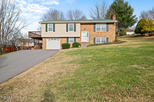 $339,985 | 229 Hill Top Circle, Bluff City, TN 37618
