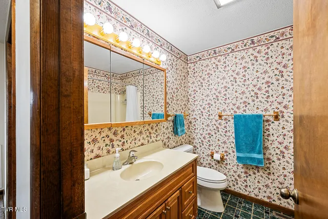 $339,985 | 229 Hill Top Circle, Bluff City, TN 37618