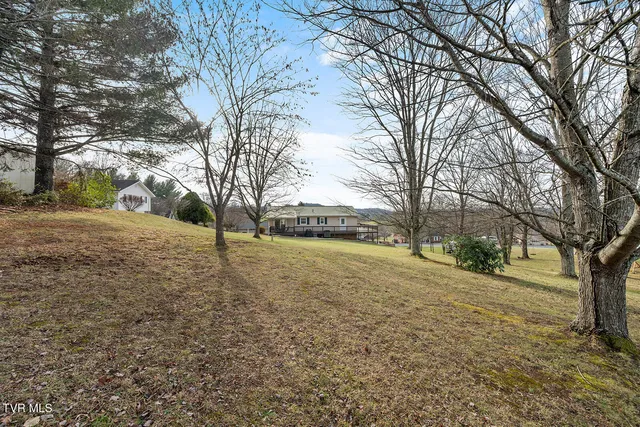 $339,985 | 229 Hill Top Circle, Bluff City, TN 37618