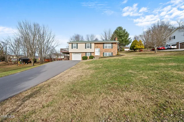 $339,985 | 229 Hill Top Circle, Bluff City, TN 37618