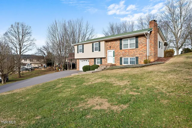 $339,985 | 229 Hill Top Circle, Bluff City, TN 37618