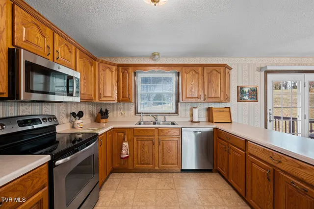 $339,985 | 229 Hill Top Circle, Bluff City, TN 37618