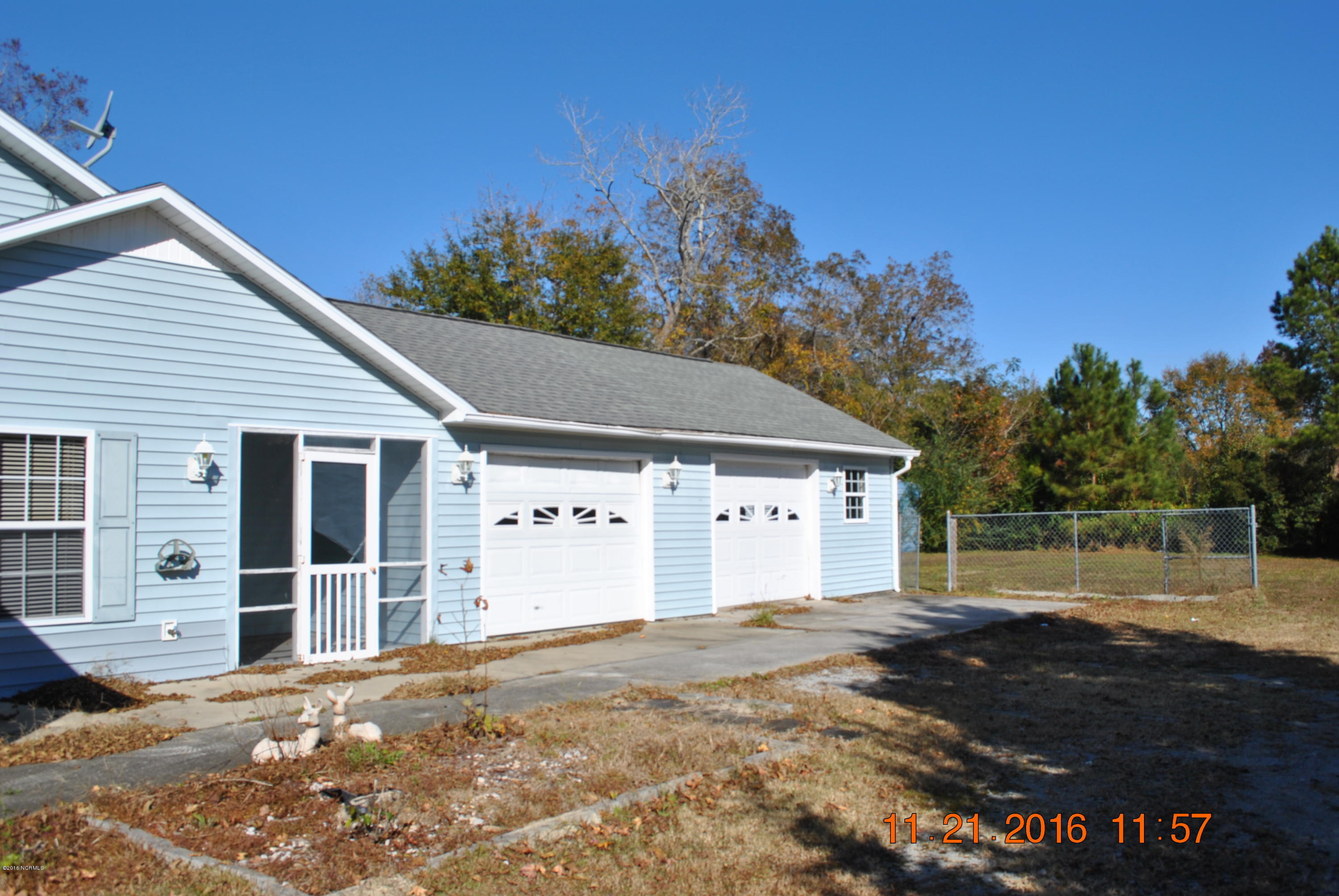 600 Nine Foot Road Newport, NC 28570 - Photo 4 of 23 DSC_0015