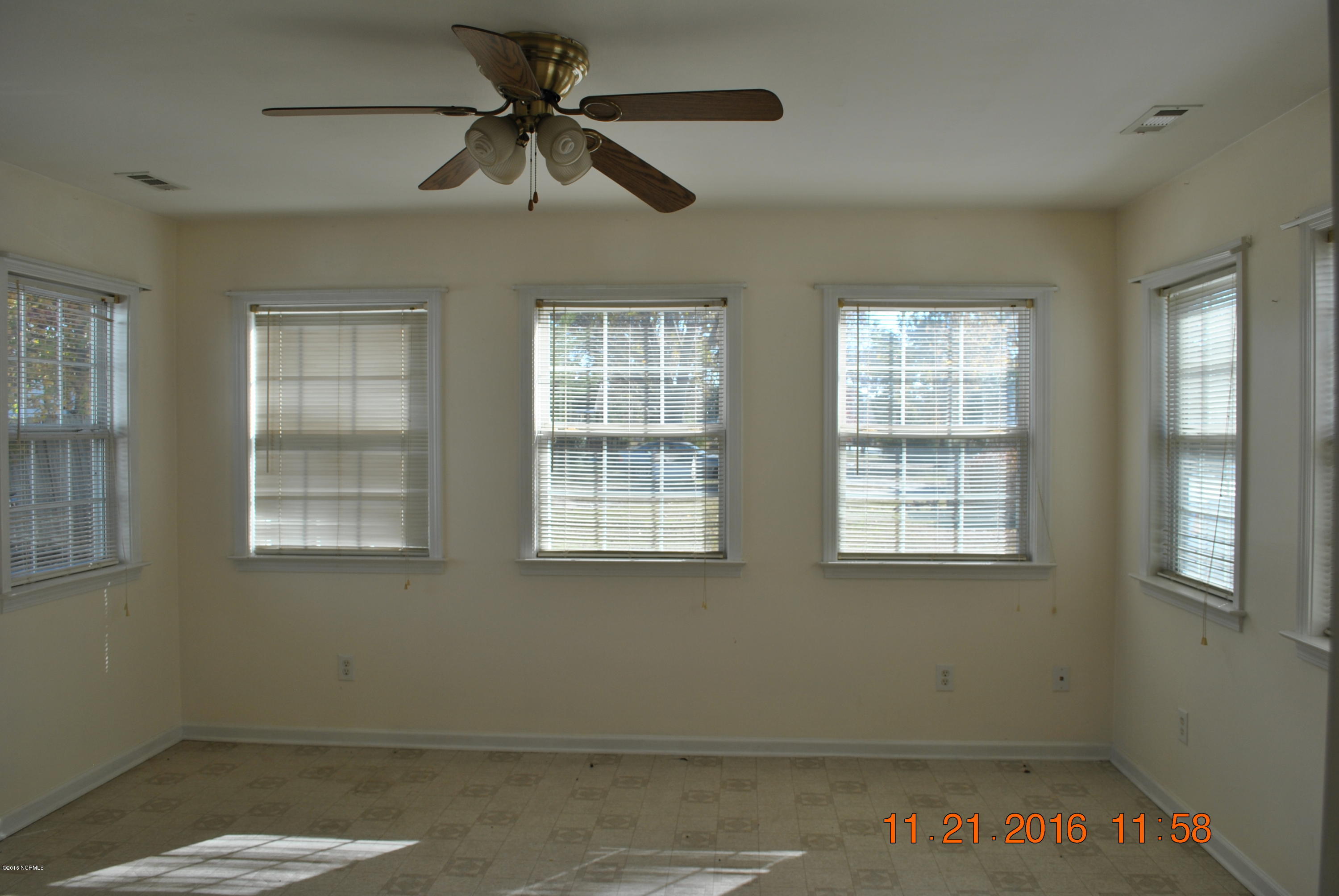 600 Nine Foot Road Newport, NC 28570 - Photo 6 of 23 DSC_0017