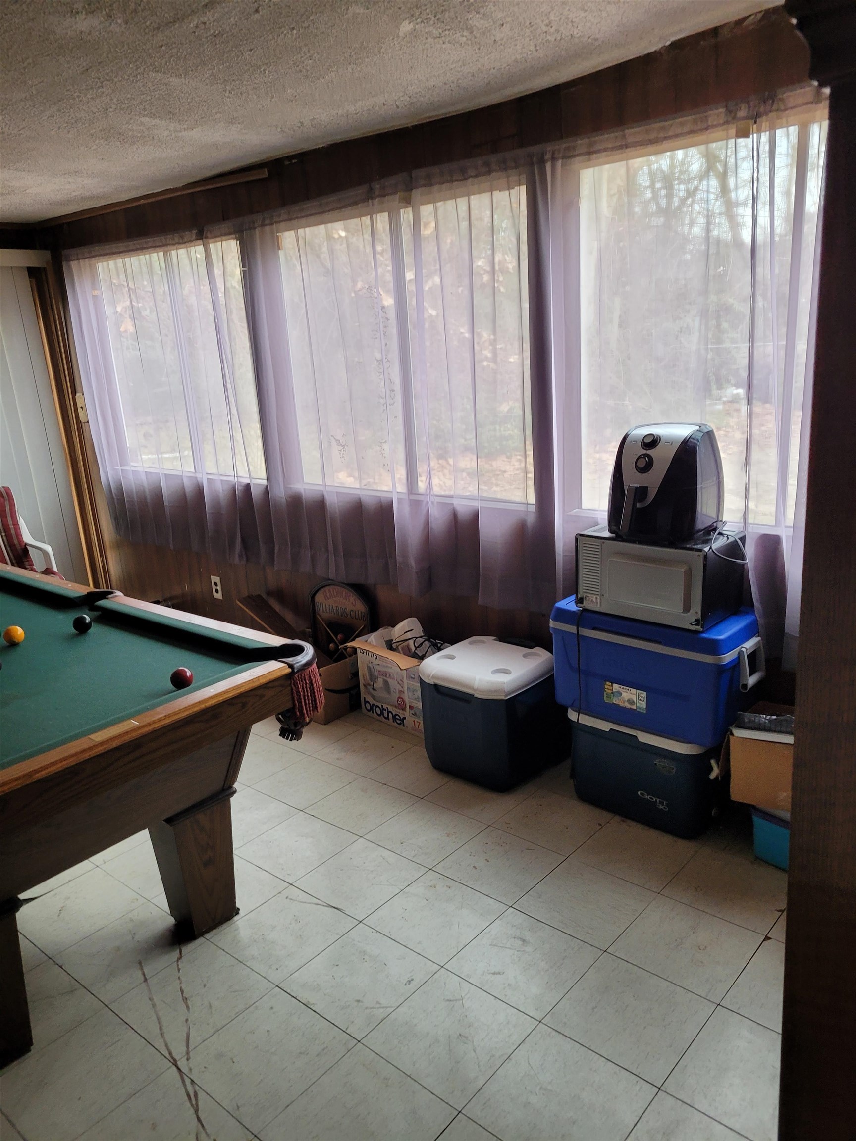 1558 Patterson Street Memphis, TN 38111 - Photo 2 of 11 a living room with furniture