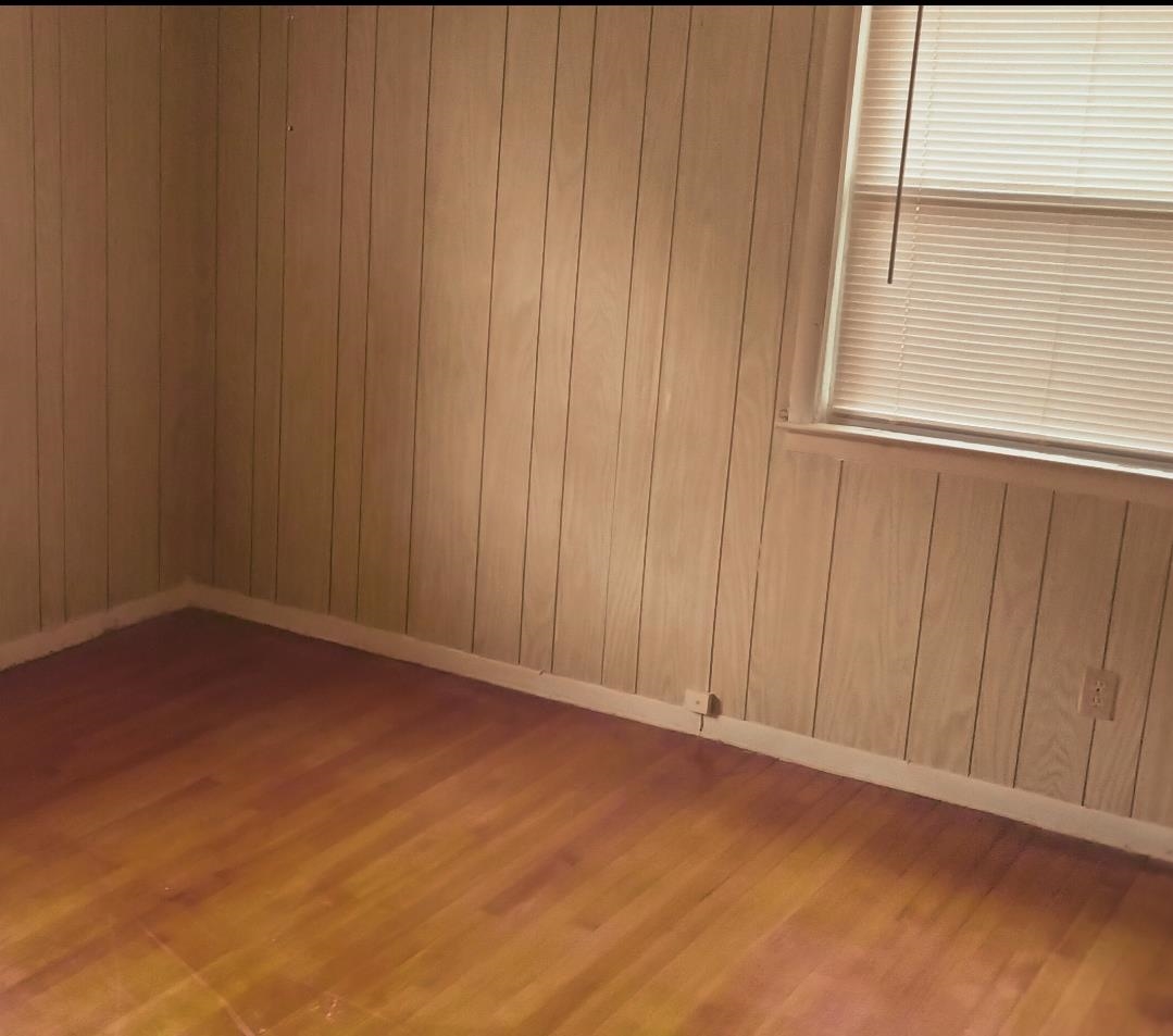 1558 Patterson Street Memphis, TN 38111 - Photo 5 of 11 a view of an empty room with a window