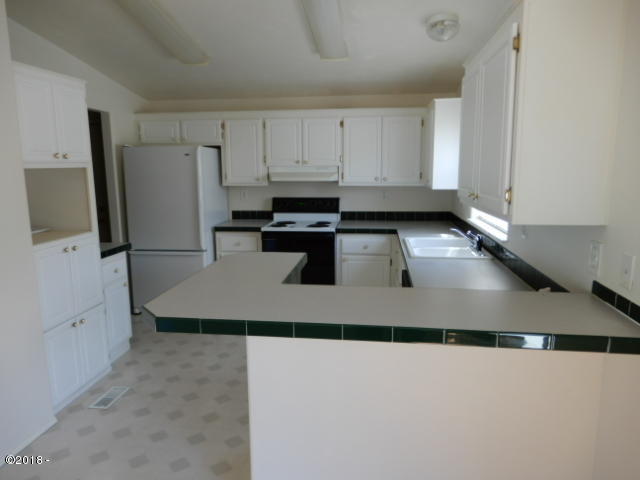 3895 Summit Ridge Circle Depoe Bay, OR 97341 - Photo 8 of 18 Kitchen