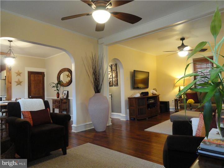 123 Dallas Road Willow Grove, PA 19090 - Photo 9 of 25 Living Room
