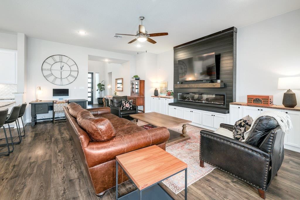805 Karst Cove Georgetown, TX 78628 - Photo 4 of 36