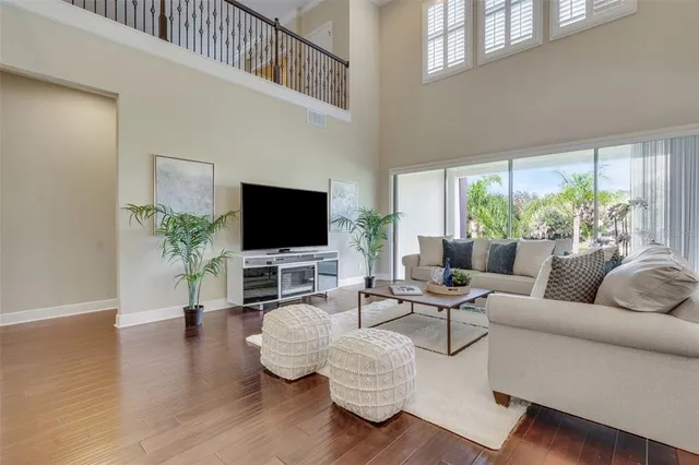 a view of a back yard