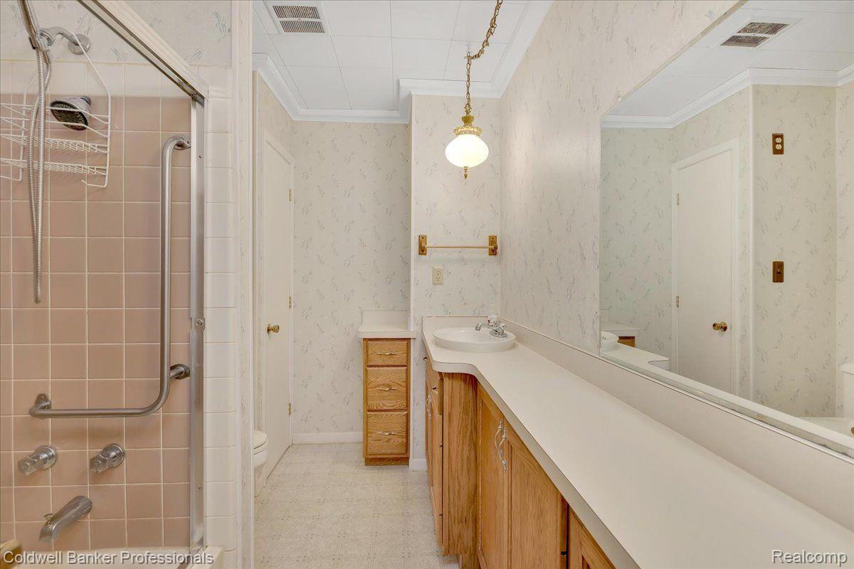 5128 Lonsberry Road Columbiaville, MI 48421 - Photo 21 of 47 Full Bath