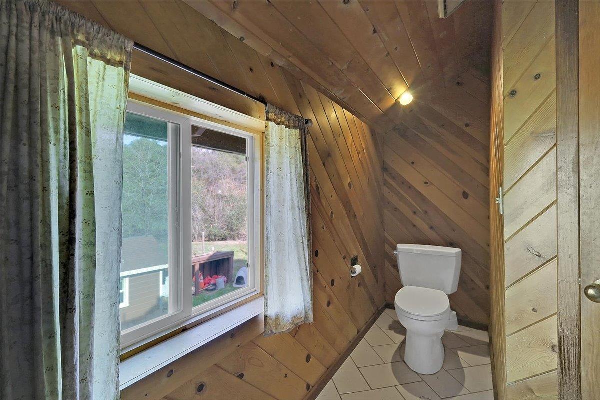 13980 Mountain House Road Penn Valley, CA 95946 - Photo 28 of 58 a bathroom with a toilet and a shower