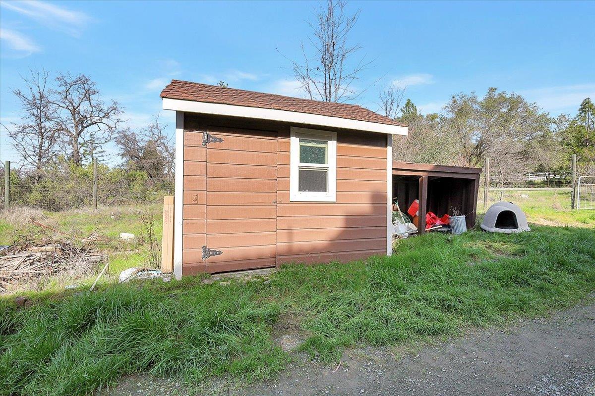 13980 Mountain House Road Penn Valley, CA 95946 - Photo 6 of 58 a front view of a house with porch and garden