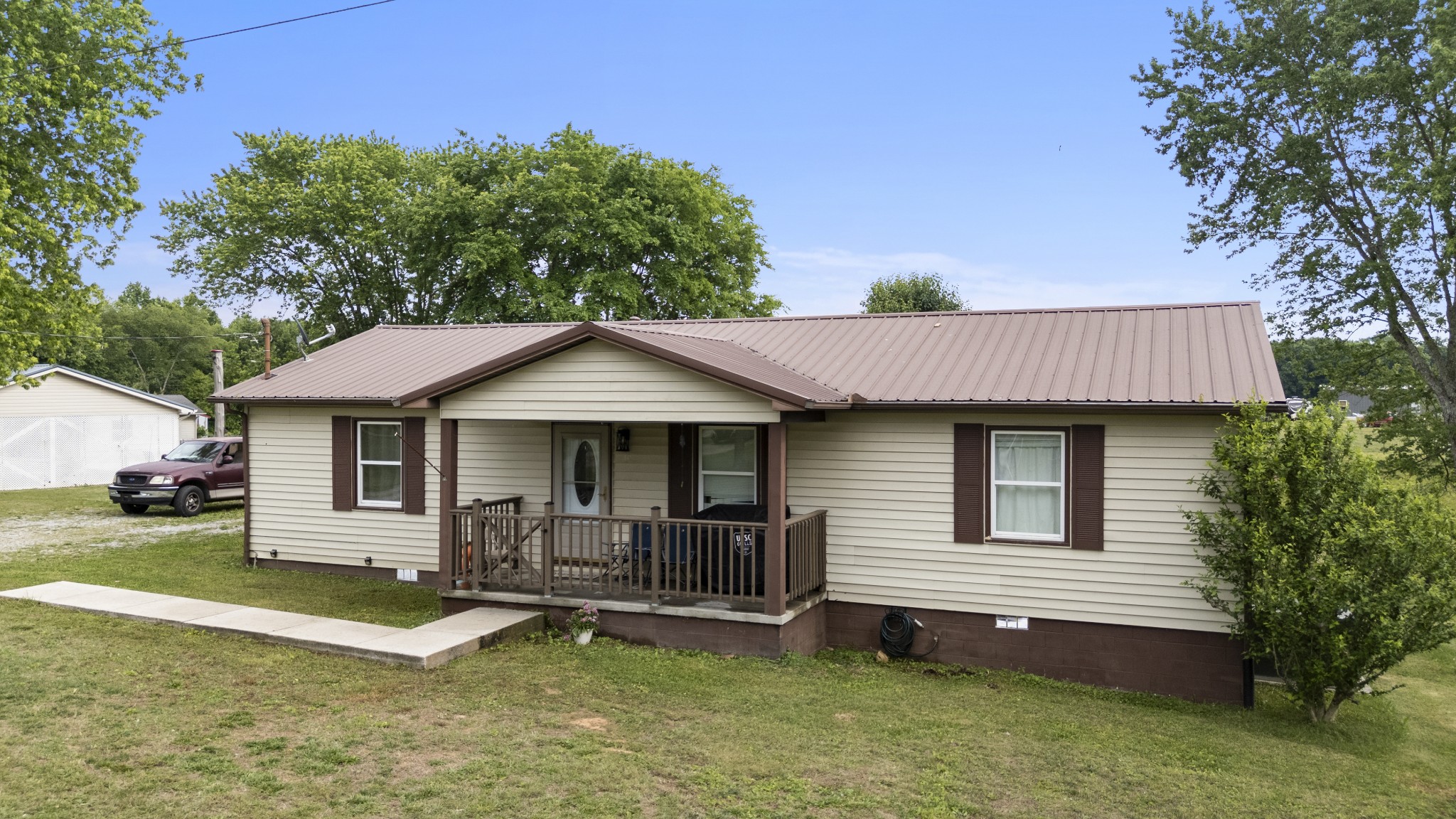 421 Shady Grove Road Flintville, TN 37335 - Photo 3 of 33 a front view of a house with a garden