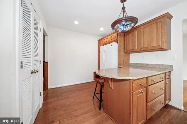 a kitchen that has a lot of cabinets in it