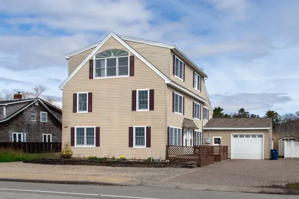 $2,900 | 518 High Street, Unit A, Hampton, NH 03842
