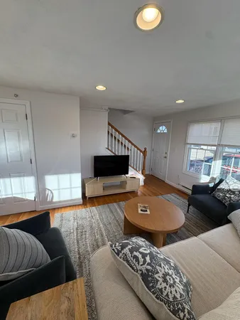 $2,900 | 518 High Street, Unit A, Hampton, NH 03842