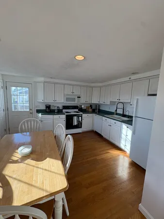 $2,900 | 518 High Street, Unit A, Hampton, NH 03842
