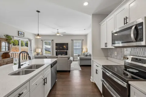 $335,000 | 20 Sycamore Ridge West, Burns, TN 37029