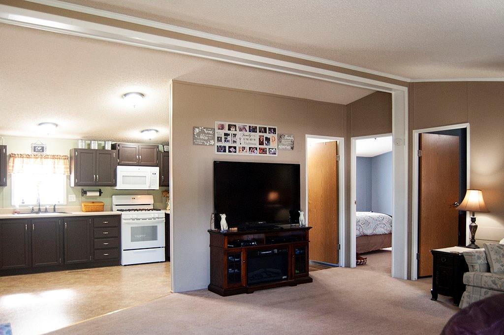 4725 Autumn Ridge Drive Columbus, IN 47203 - Photo 3 of 18 Gallery Image 3