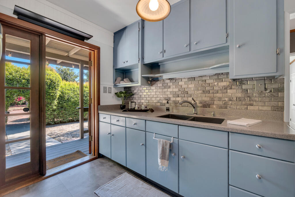 2616 Las Positas Road Santa Barbara, CA 93105 - Photo 19 of 63 2616 Las Positas Rd-HsHProd-21