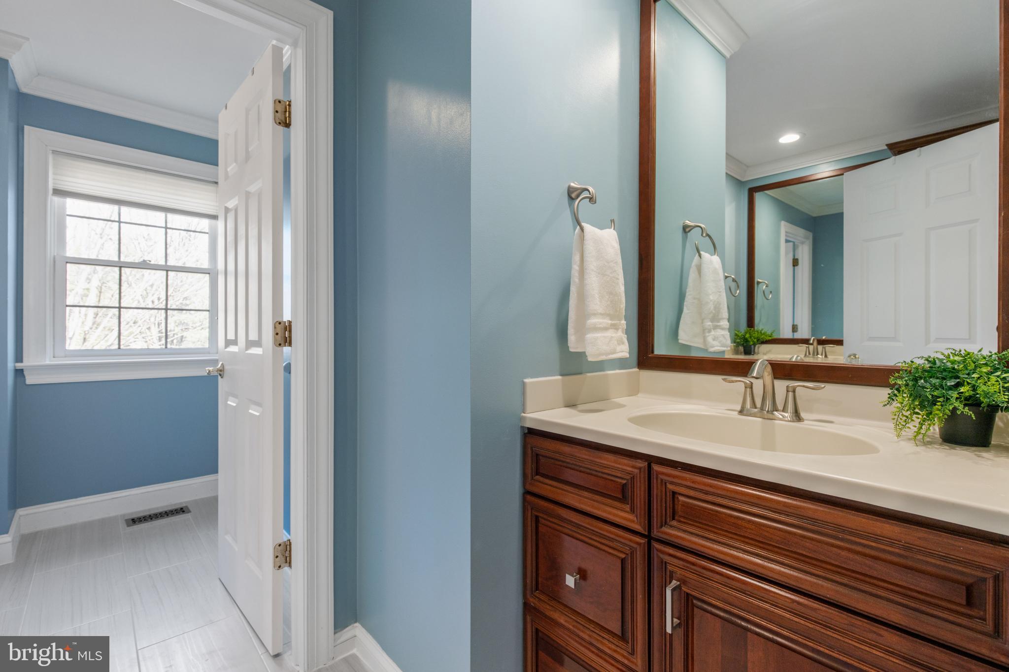 362 North Farm Drive Lititz, PA 17543 - Photo 30 of 39 Full bath w/ new flooring