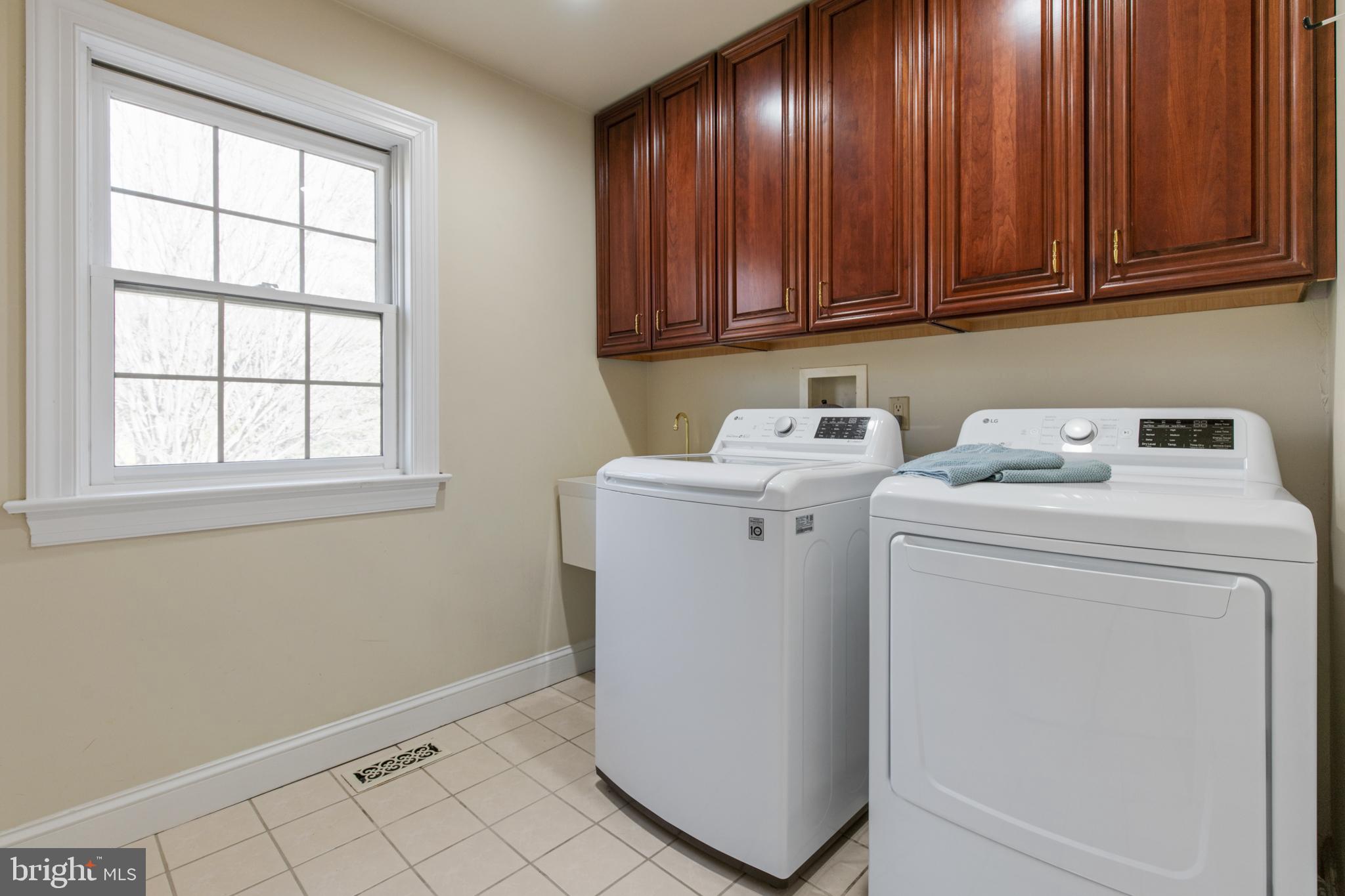 362 North Farm Drive Lititz, PA 17543 - Photo 31 of 39 2nd floor laundry