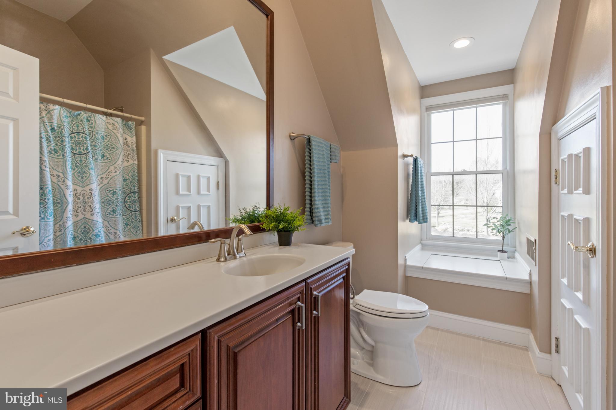 362 North Farm Drive Lititz, PA 17543 - Photo 33 of 39 Full bath w/ new flooring