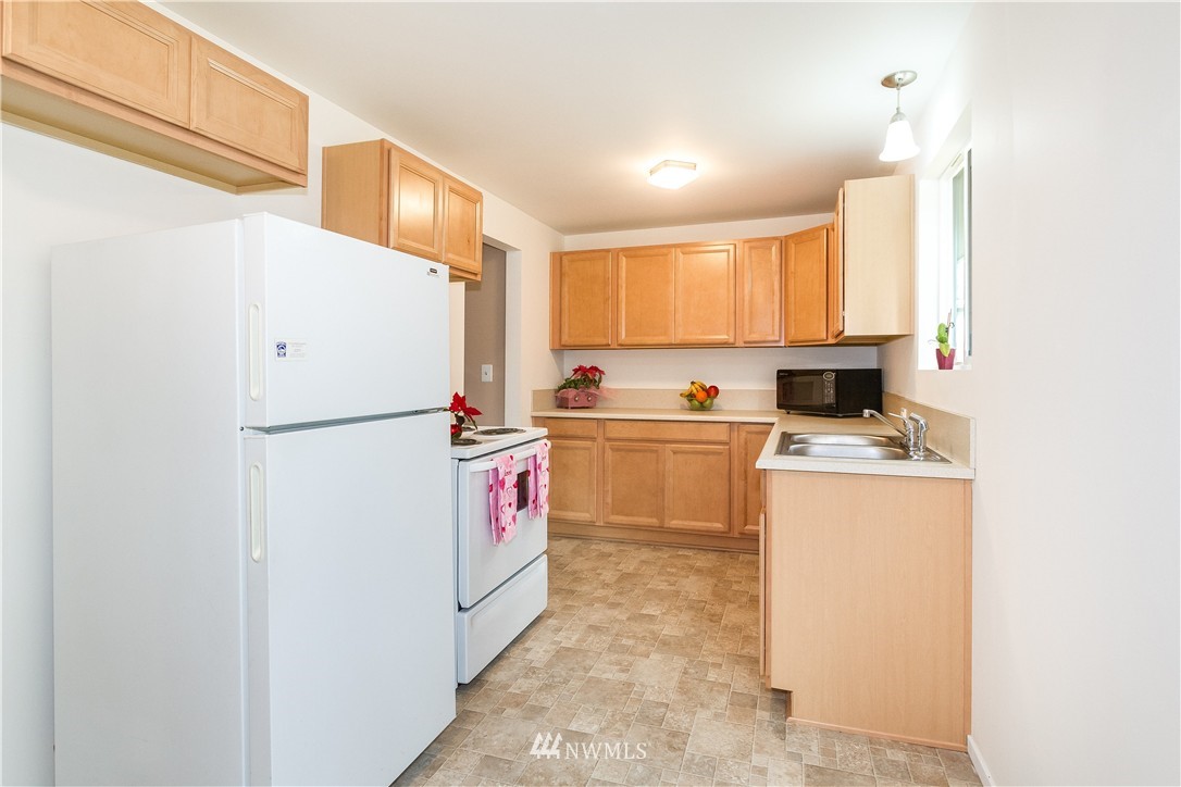 23303 1st Avenue West Bothell, WA 98021 - Photo 4 of 14