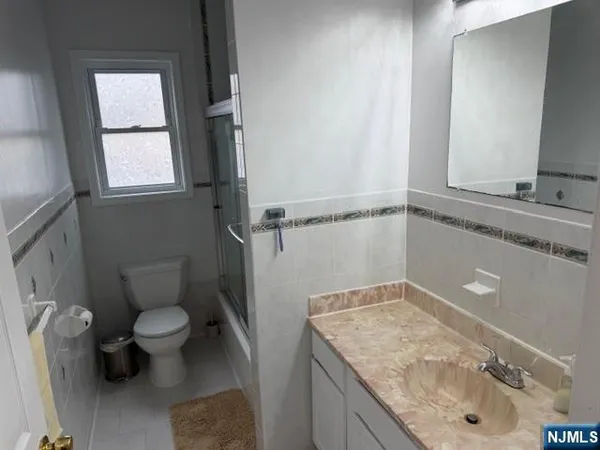 $3,850 | 312 Centre Avenue, Unit 1, Secaucus, NJ 07094