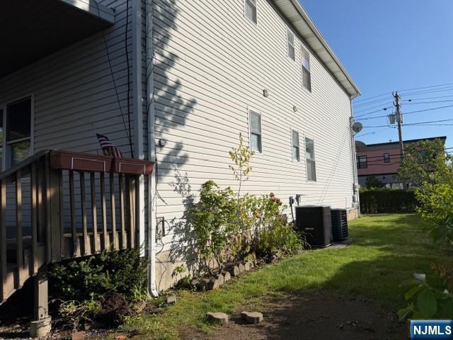 312 Centre Avenue, Unit 1 Secaucus, NJ 07094 - Photo 2 of 17 a backyard of a house with lots of green space