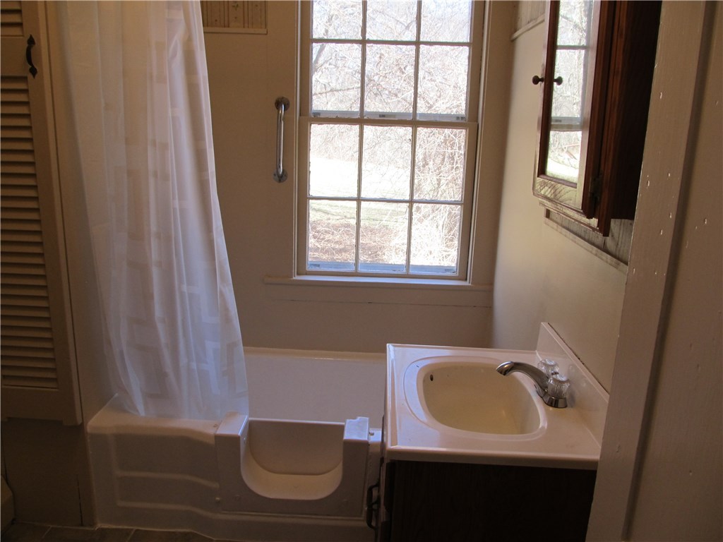 185 Stone Barn Road Burrillville, RI 02859 - Photo 8 of 40 Gallery Image 8
