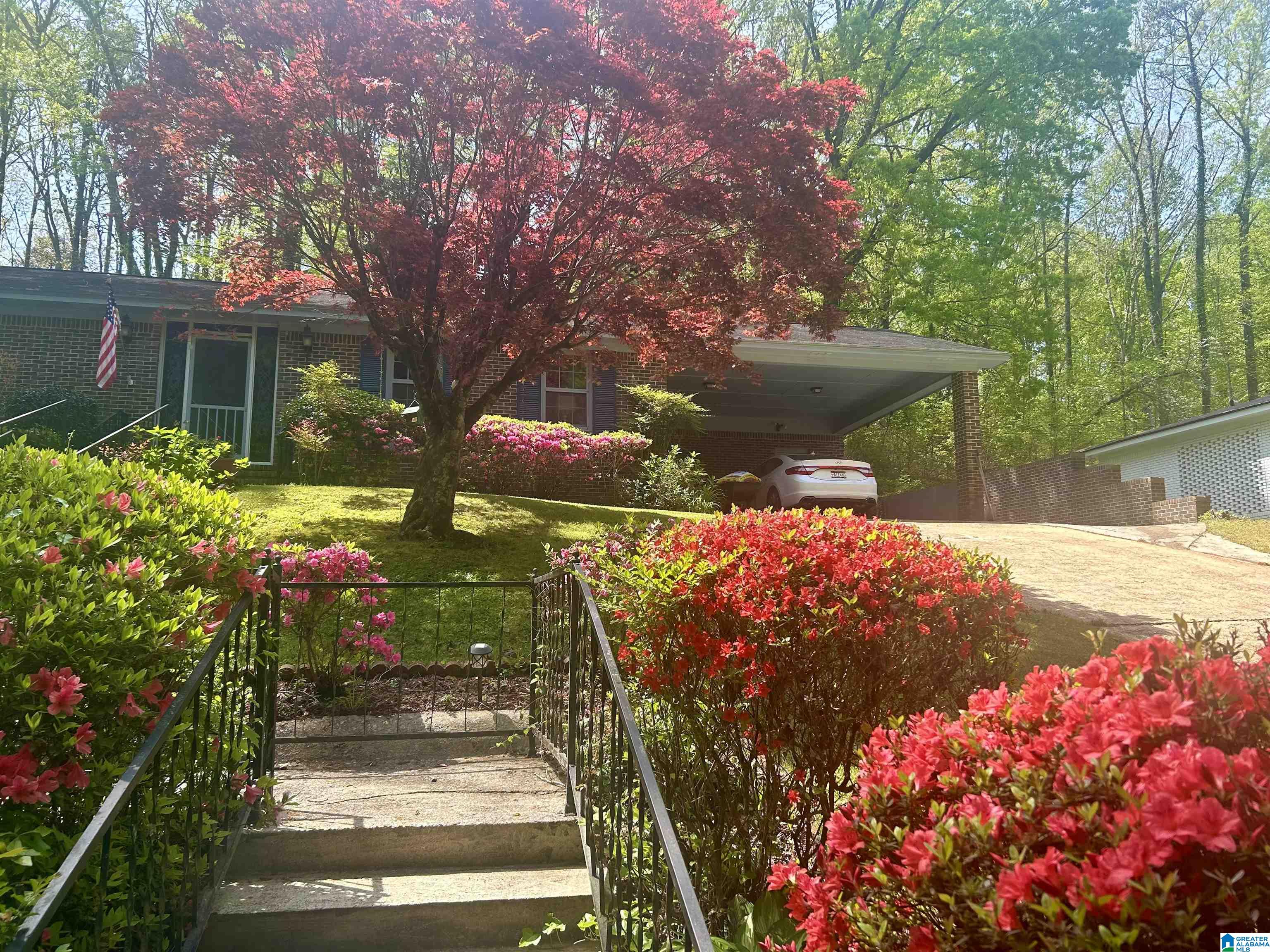 223 Primrose Path Sylacauga, AL 35150 - Photo 2 of 97