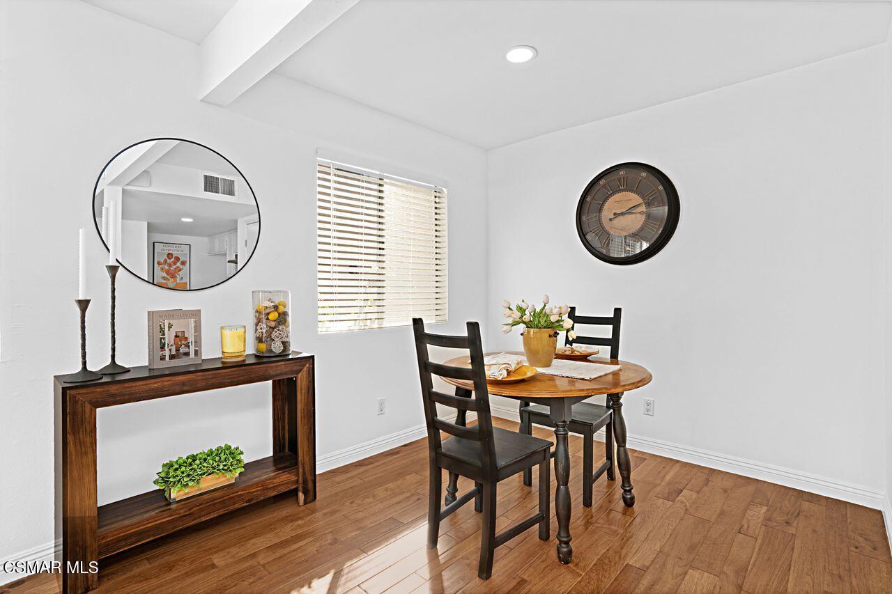 2045 North Avenida Refugio, Unit 2 Simi Valley, CA 93063 - Photo 10 of 22 8_11922375_183986_183986-EM-108