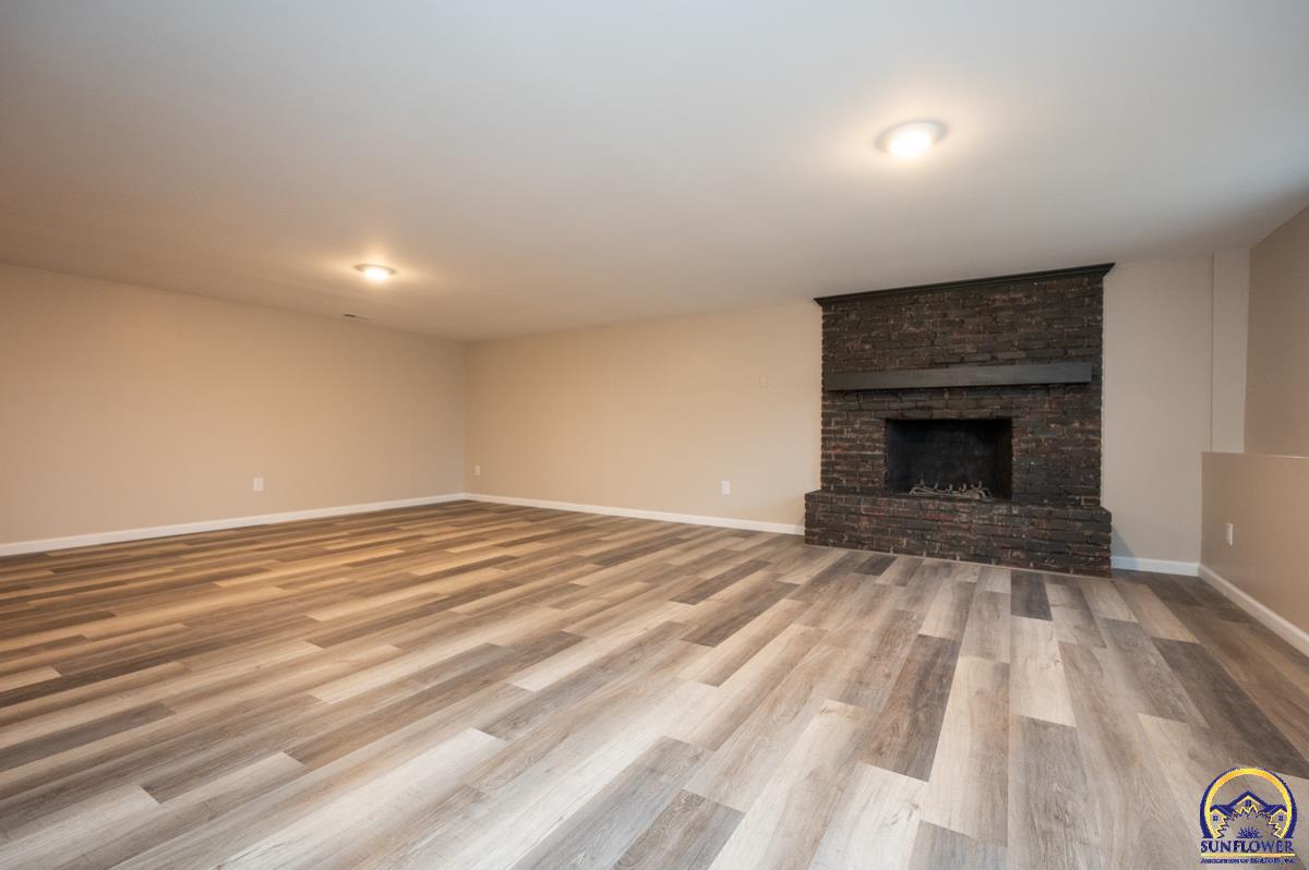 2146 Southeast 36th Street Topeka, KS 66605 - Photo 16 of 27