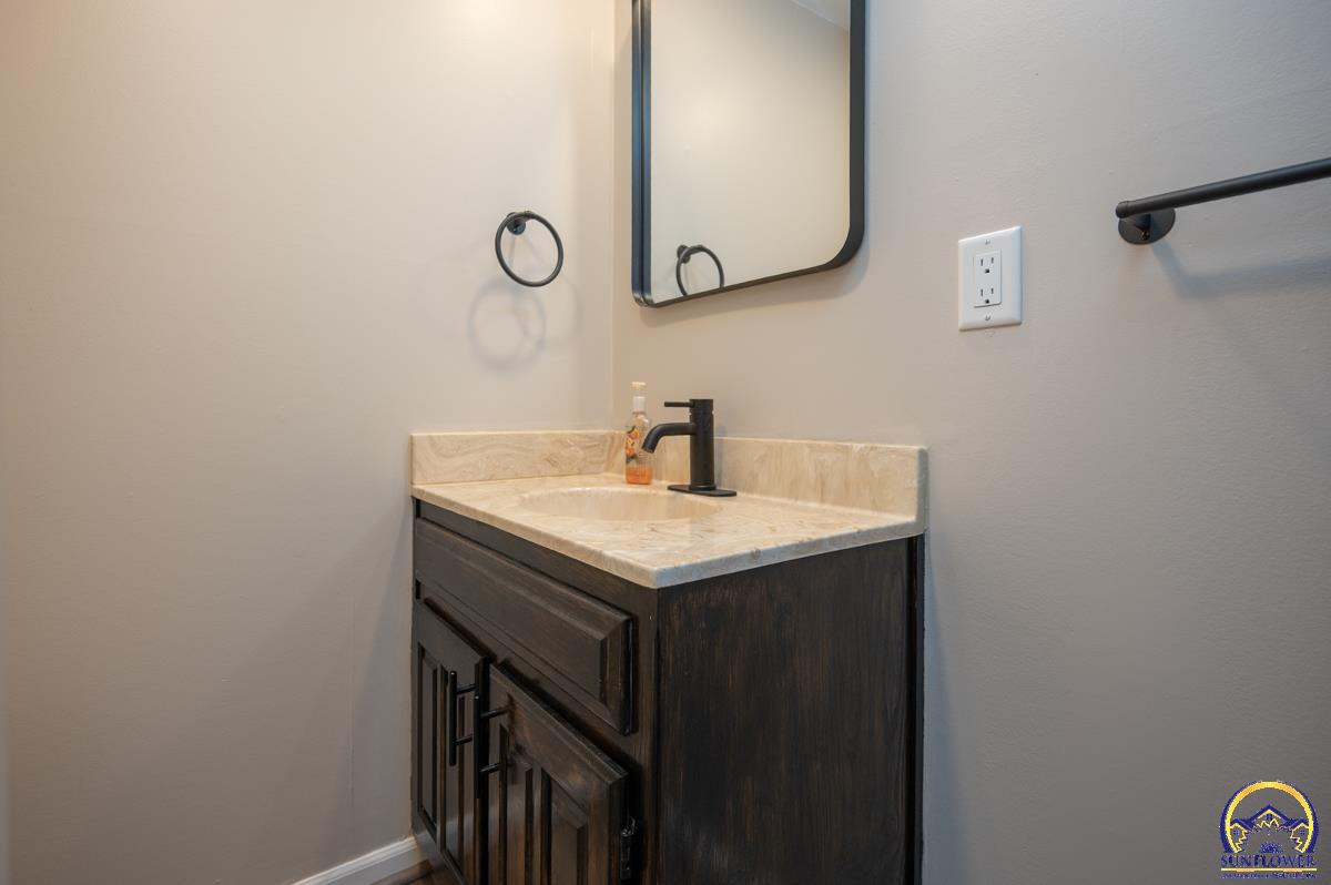 2146 Southeast 36th Street Topeka, KS 66605 - Photo 22 of 27