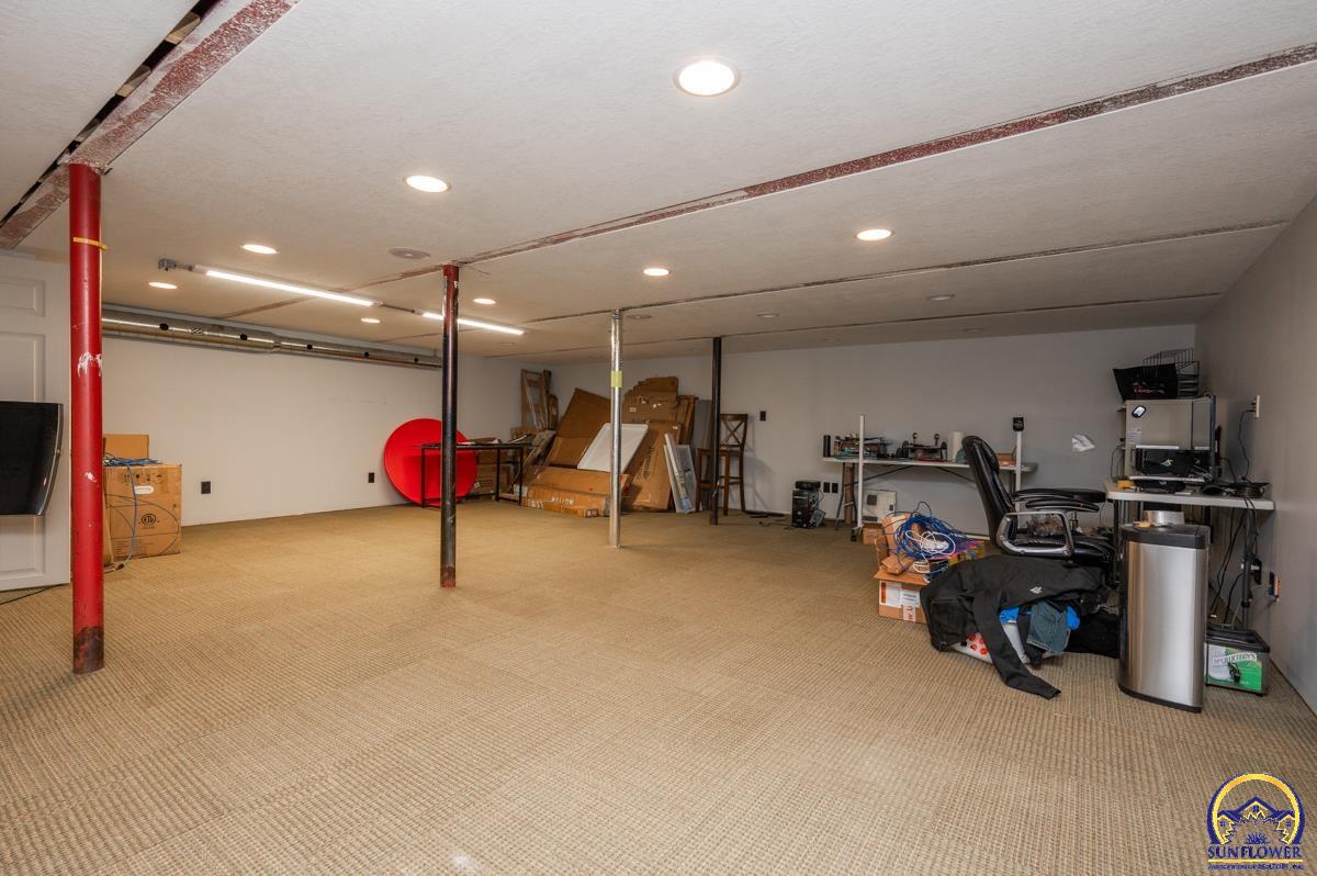 2146 Southeast 36th Street Topeka, KS 66605 - Photo 23 of 27