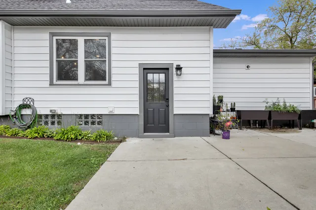 $469,999 | 420 Kettle Moraine Drive North, Slinger, WI 53086