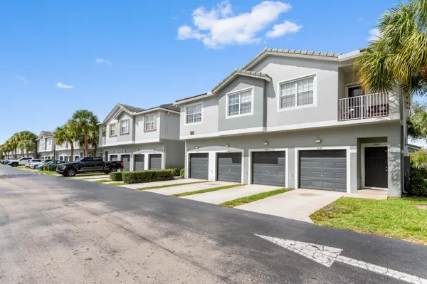 $2,700 | 3043 Grandiflora Drive, Greenacres, FL 33467