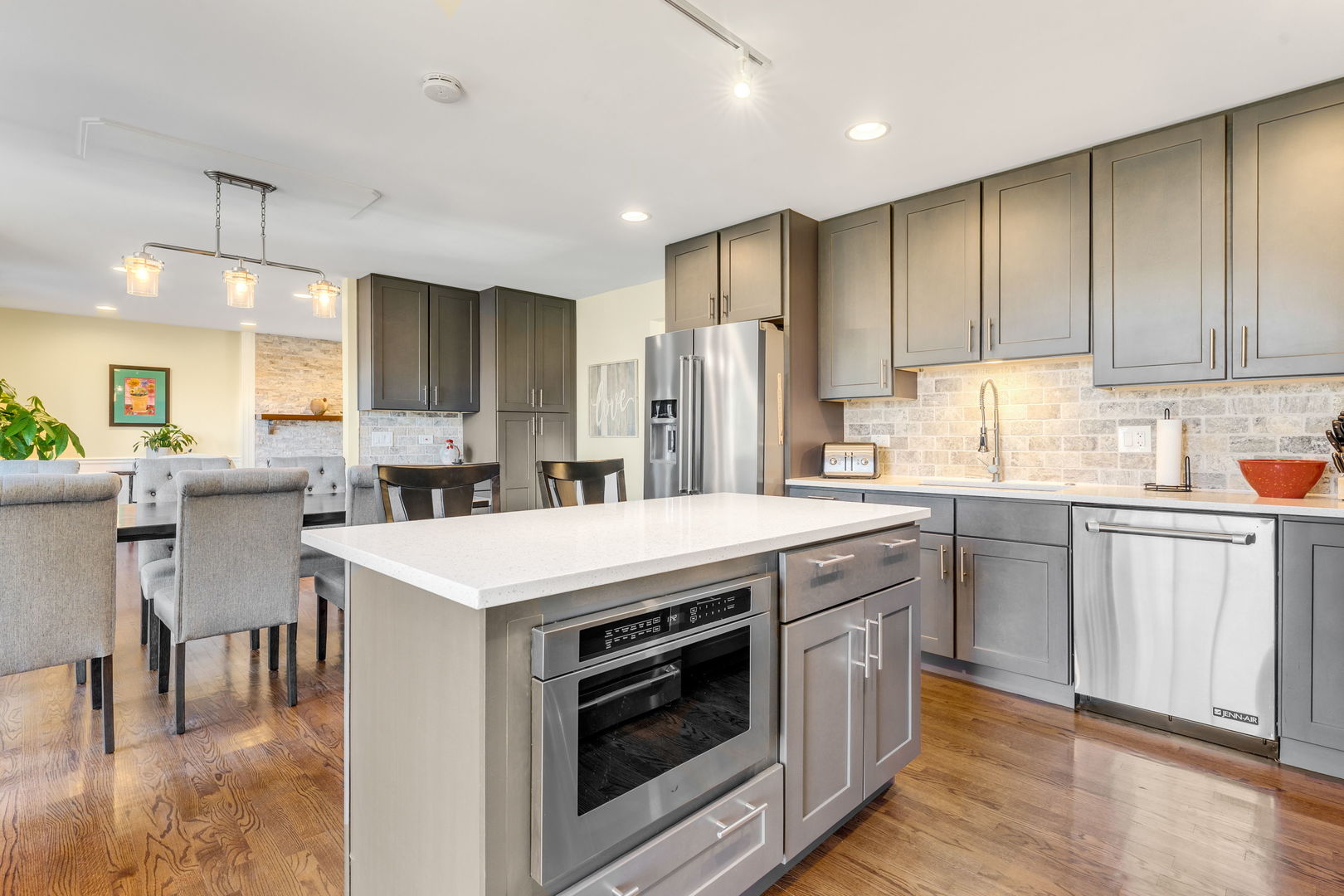 321 Carriage Hill Road Naperville, IL 60565 - Photo 8 of 28 Gallery Image 8
