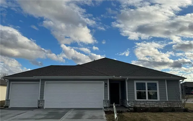 $349,660 | 8044 Southeast 6th Terrace, Blue Springs, MO 64014