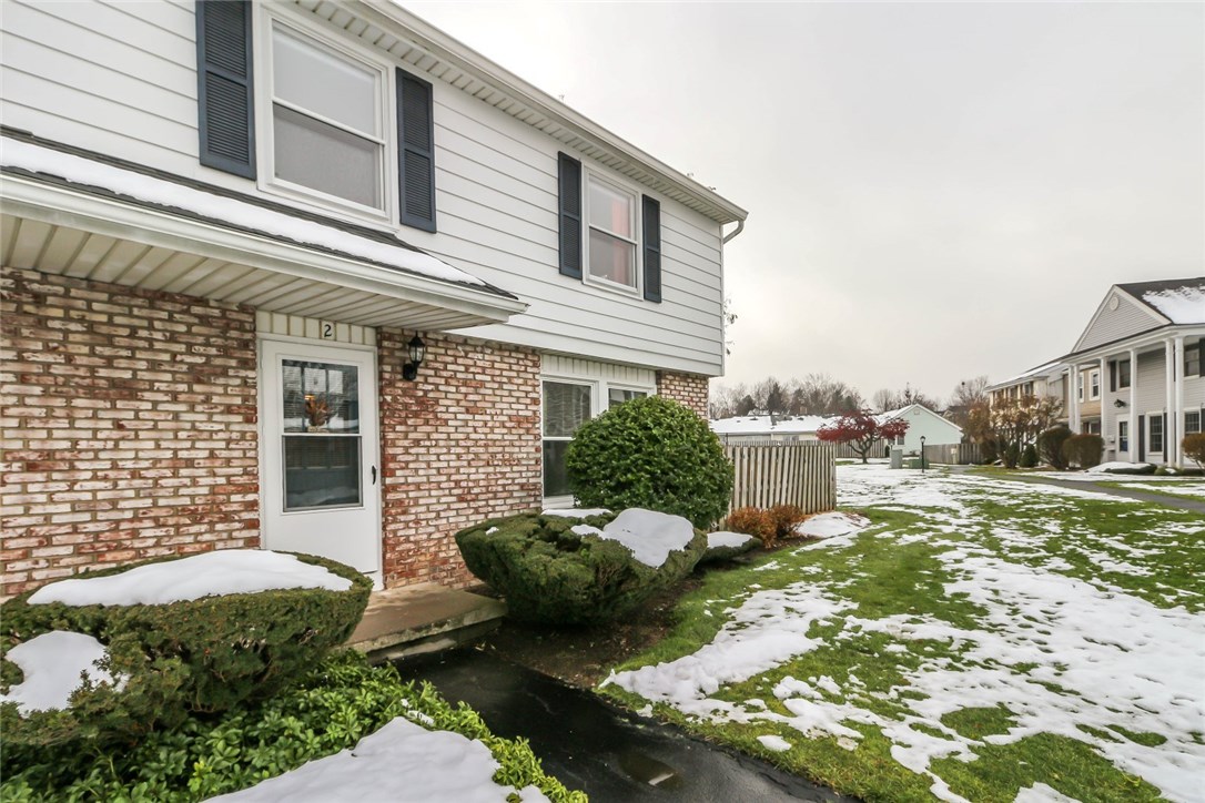 Welcome to 2 Huntsman Way! A very desirable and ha