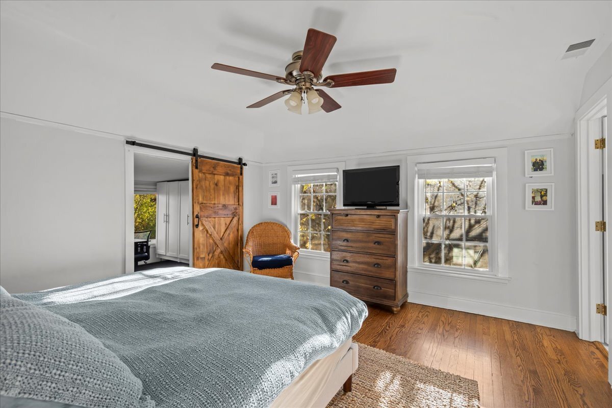 368 Woodland Road Highland Park, IL 60035 - Photo 15 of 29 a bedroom with a bed dresser and a flat tv screen