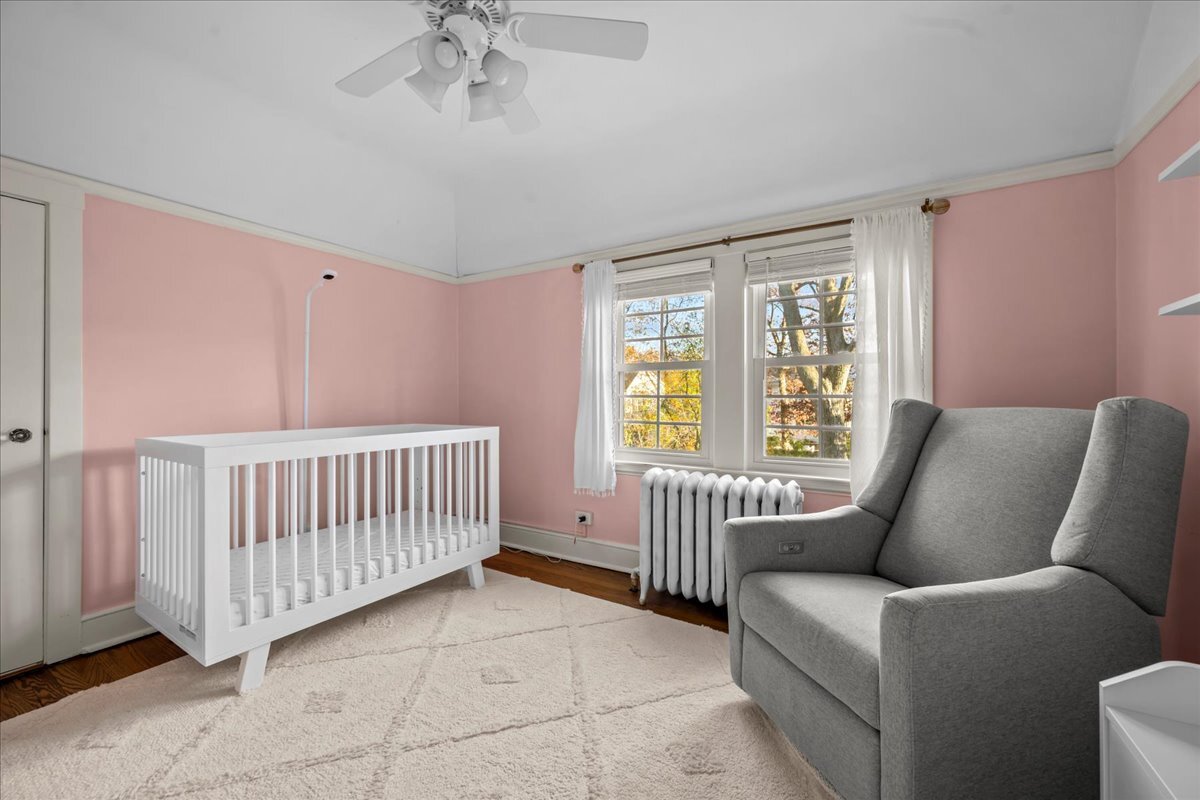 368 Woodland Road Highland Park, IL 60035 - Photo 18 of 29 a living room with furniture and a window