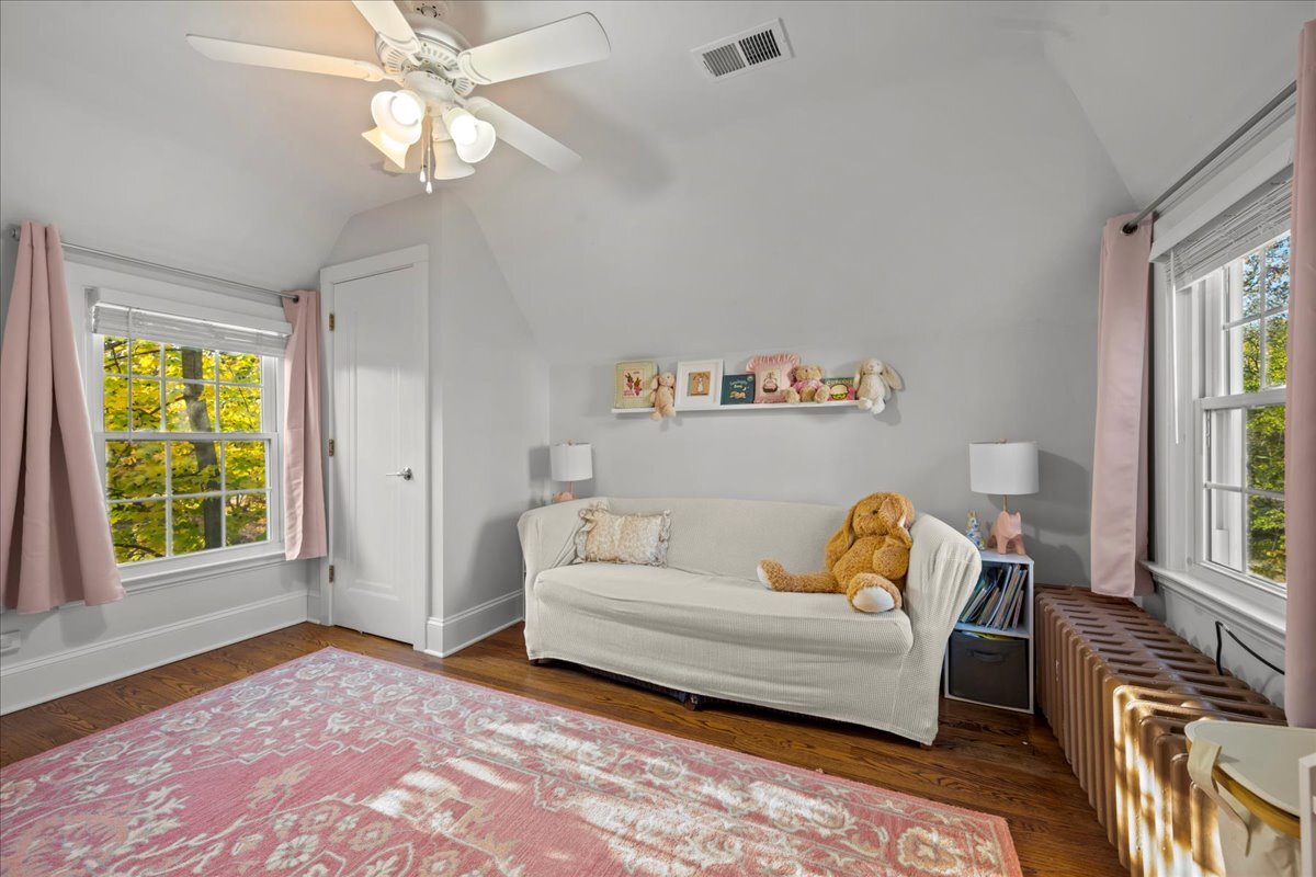 368 Woodland Road Highland Park, IL 60035 - Photo 20 of 29 a living room with furniture and a window
