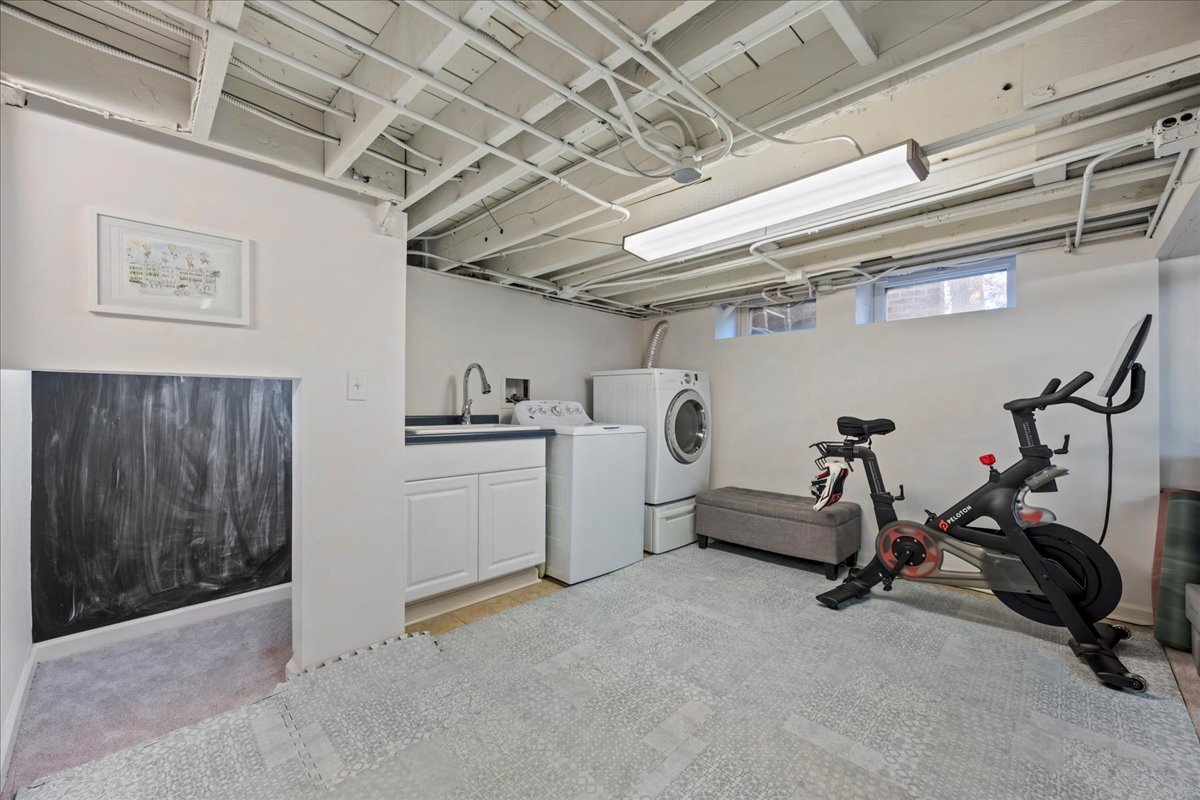 368 Woodland Road Highland Park, IL 60035 - Photo 22 of 29 a view of a room with gym equipment